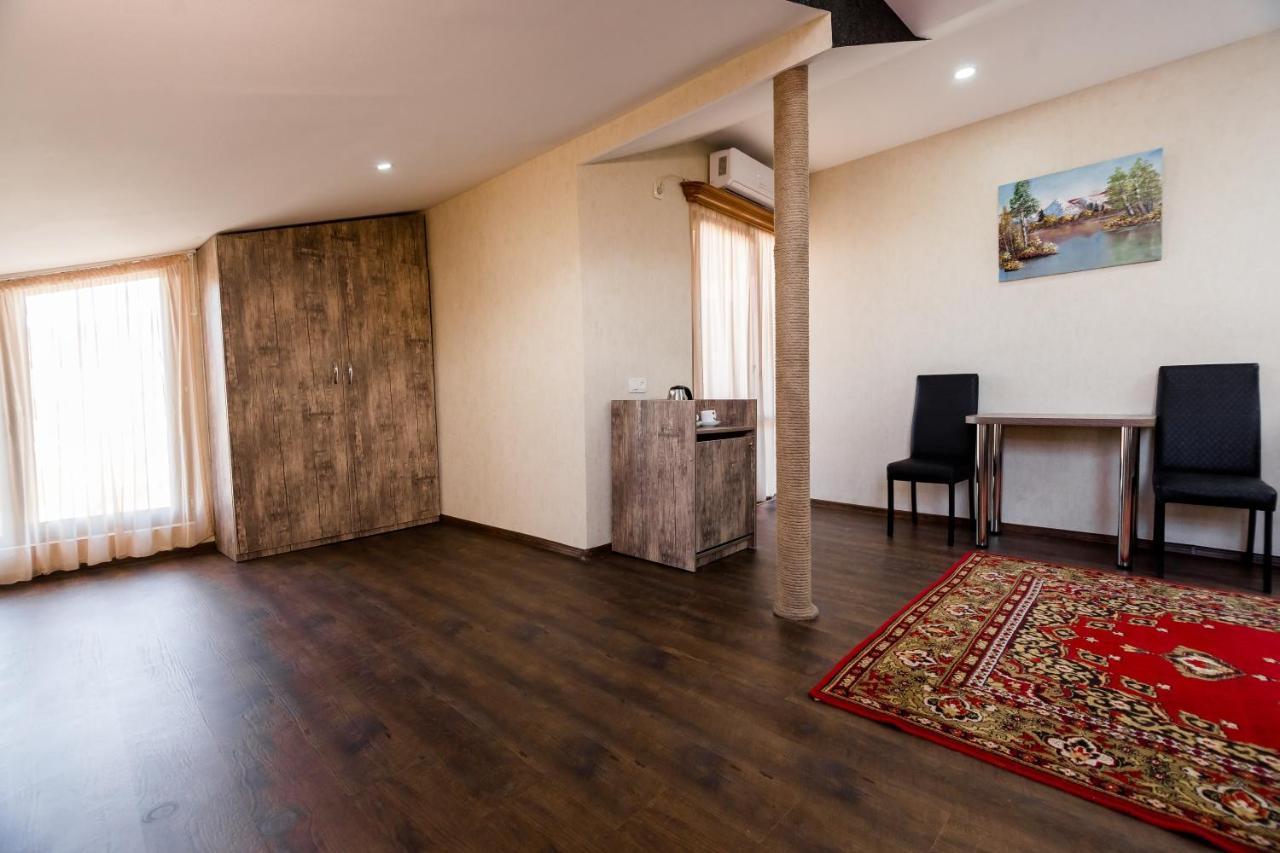 George Hotel Tbilissi Extérieur photo