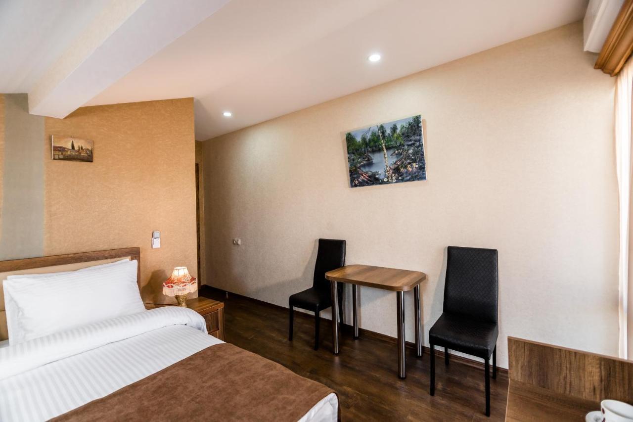 George Hotel Tbilissi Extérieur photo